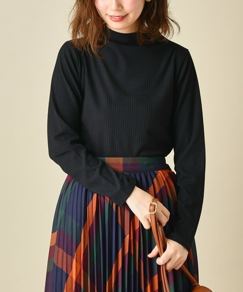 natural couture(ナチュラルクチュール)の「プチボトルネックリブT(Tシャツ/カットソー・レディース・ブラック/キャメル/ピンクベージュ/ライトベージュ・FREE)」の14枚目の写真