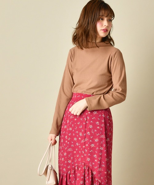 natural couture(ナチュラルクチュール)の「プチボトルネックリブT(Tシャツ/カットソー・レディース・ブラック/キャメル/ピンクベージュ/ライトベージュ・FREE)」の5枚目の写真