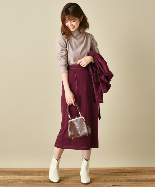 natural couture(ナチュラルクチュール)の「プチボトルネックリブT(Tシャツ/カットソー・レディース・ブラック/キャメル/ピンクベージュ/ライトベージュ・FREE)」の15枚目の写真