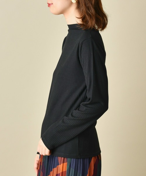 natural couture(ナチュラルクチュール)の「プチボトルネックリブT(Tシャツ/カットソー・レディース・ブラック/キャメル/ピンクベージュ/ライトベージュ・FREE)」の8枚目の写真