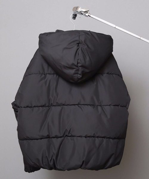 OUTDOOR PRODUCTS APPAREL(アウトドアプロダクツアパレル)の「フードフェイクダウンジャケット 軽量で暖かいマイクロタフタの微起毛素材とファイバーダウン使用(ブルゾン・レディース・ブラック/オレンジ/アイボリー・MEDIUM/LARGE)」の6枚目の写真