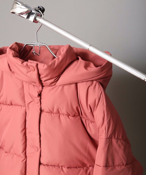 OUTDOOR PRODUCTS APPAREL(アウトドアプロダクツアパレル)の「フードフェイクダウンジャケット 軽量で暖かいマイクロタフタの微起毛素材とファイバーダウン使用(ブルゾン・レディース・ブラック/オレンジ/アイボリー・MEDIUM/LARGE)」の9枚目の写真
