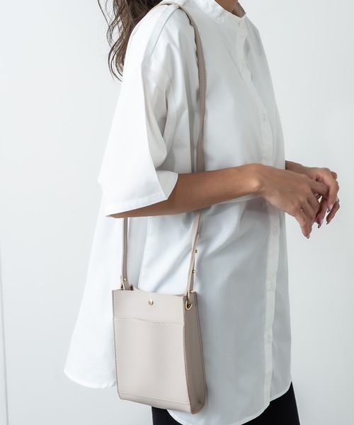 RASVOA(ラスボア)の「無地スクエアミニショルダーバッグ(ショルダーバッグ・レディース・グレー/ブラック/グレイッシュベージュ/グリーン・FREE)」の3枚目の写真