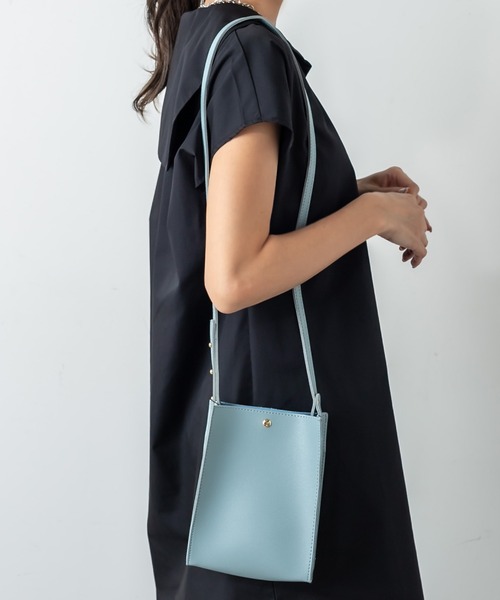 RASVOA(ラスボア)の「無地スクエアミニショルダーバッグ(ショルダーバッグ・レディース・グレー/ブラック/グレイッシュベージュ/グリーン・FREE)」の4枚目の写真