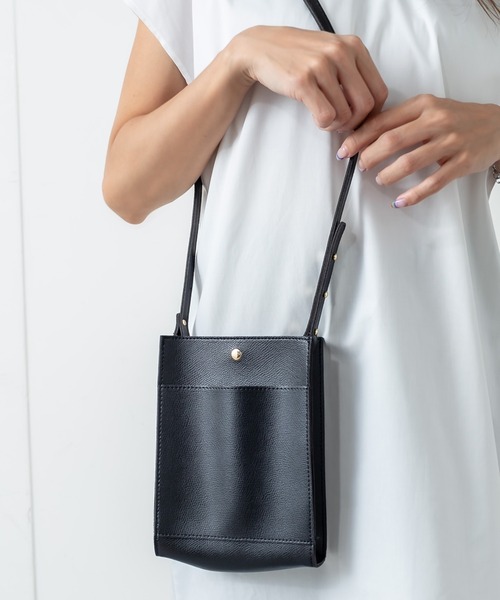 RASVOA(ラスボア)の「無地スクエアミニショルダーバッグ(ショルダーバッグ・レディース・グレー/ブラック/グレイッシュベージュ/グリーン・FREE)」の2枚目の写真