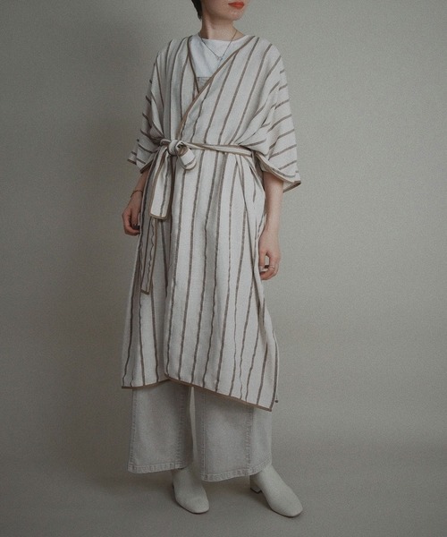 NICOLE CLUB(ニコル クラブ)の「【NICOLE CLUB】ドビーストライプパイピングガウン(その他アウター・レディース・ブラック/ベージュ・MEDIUM)」の1枚目の写真