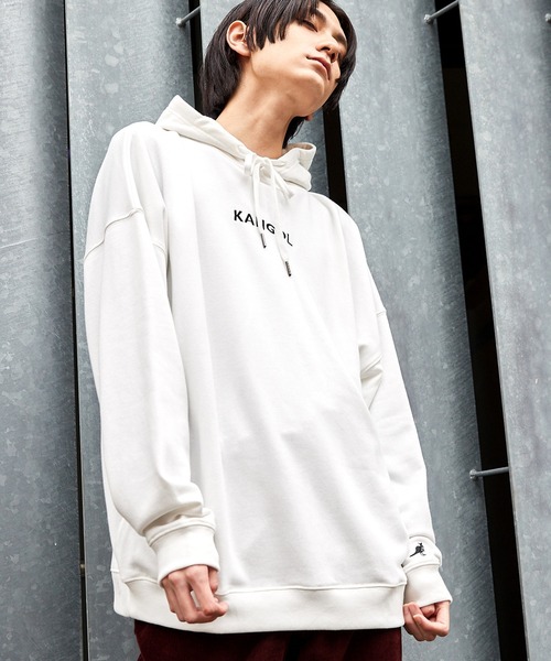 BASQUE magenta（バスクマゼンタ）の「KANGOL/カンゴール 別注 スーパービッグシルエット プルオーバーパーカー（パーカー・メンズ・ベージュ/ブラック/ダークベージュ/ワイン/オフホワイト・FREE）」の2枚目の写真