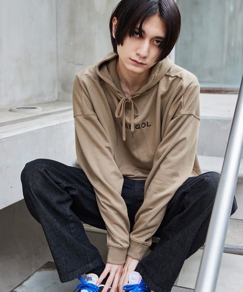 BASQUE magenta（バスクマゼンタ）の「KANGOL/カンゴール 別注 スーパービッグシルエット プルオーバーパーカー（パーカー・メンズ・ベージュ/ブラック/ダークベージュ/ワイン/オフホワイト・FREE）」の4枚目の写真