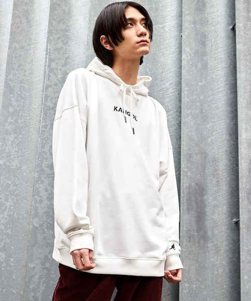 BASQUE magenta（バスクマゼンタ）の「KANGOL/カンゴール 別注 スーパービッグシルエット プルオーバーパーカー（パーカー・メンズ・ベージュ/ブラック/ダークベージュ/ワイン/オフホワイト・FREE）」の6枚目の写真