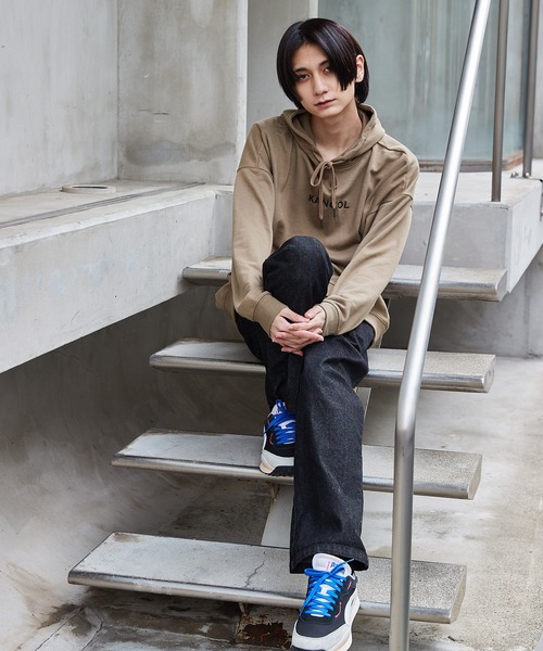 BASQUE magenta（バスクマゼンタ）の「KANGOL/カンゴール 別注 スーパービッグシルエット プルオーバーパーカー（パーカー・メンズ・ベージュ/ブラック/ダークベージュ/ワイン/オフホワイト・FREE）」の15枚目の写真