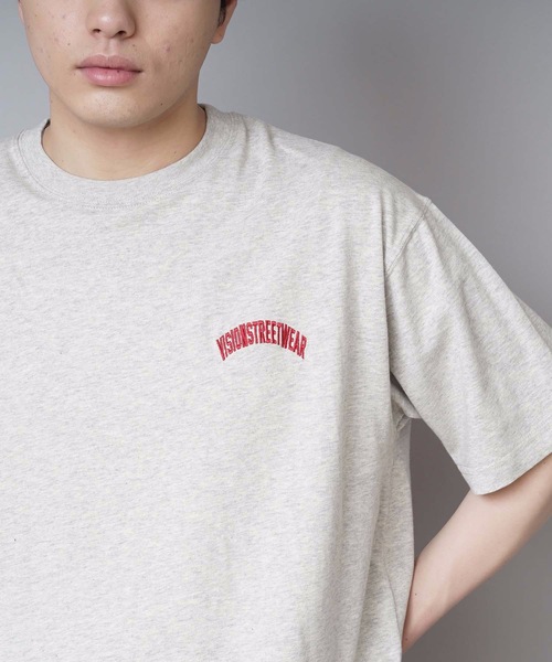 VISION STREET WEAR(ヴィジョンストリートウェア)の「【VISION STREET WEAR/ビジョンストリートウェア】サテンワッペン付き バックプリント ブランドロゴ刺繍 Tシャツ(Tシャツ/カットソー・メンズ・ブラック/ダークパープル/アイボリー・X-LARGE/LARGE/MEDIUM)」の12枚目の写真