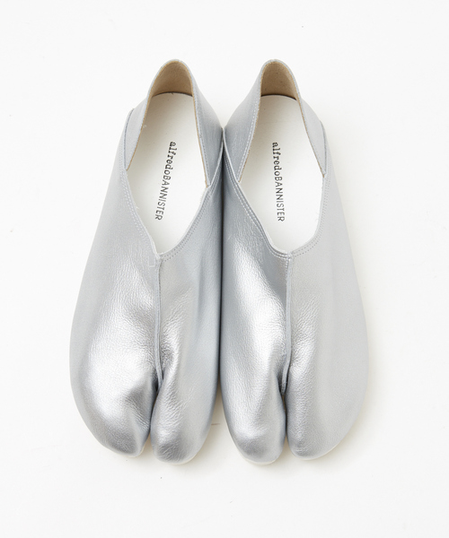 alfredoBANNISTER（アルフレッドバニスター）の「TABI/スリッポン（その他シューズ・メンズ・ホワイト/ブラック/シルバー・L/M/LL）」の3枚目の写真