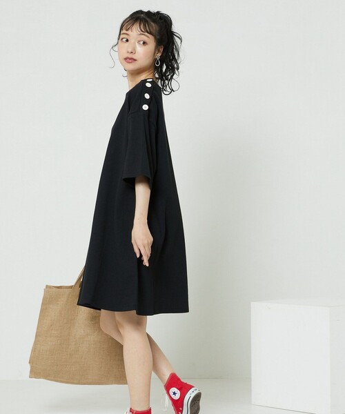 FREAK'S STORE（フリークスストア）の「ショルダーボタンカットミニワンピース（ワンピース・レディース・オフホワイト/ナチュラル/ネイビー/サックスブルー/レッド/ブラック・ﾌﾘ-）」の3枚目の写真