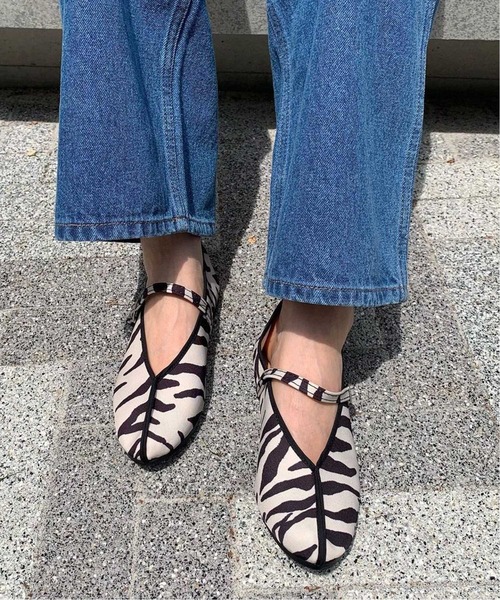 Casselini（キャセリーニ）の「【CASSELINI/キャセリーニ】オリジナルプリントタイワンシューズ（その他シューズ・レディース・チャコールグレー/ブラウン・MEDIUM/LARGE）」の2枚目の写真