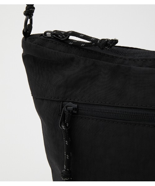 AZUL by moussy(アズールバイマウジー)の「NYLON SACOCHE/ナイロンサコッシュ(ショルダーバッグ・メンズ・ブラック/ベージュ・FREE)」の9枚目の写真
