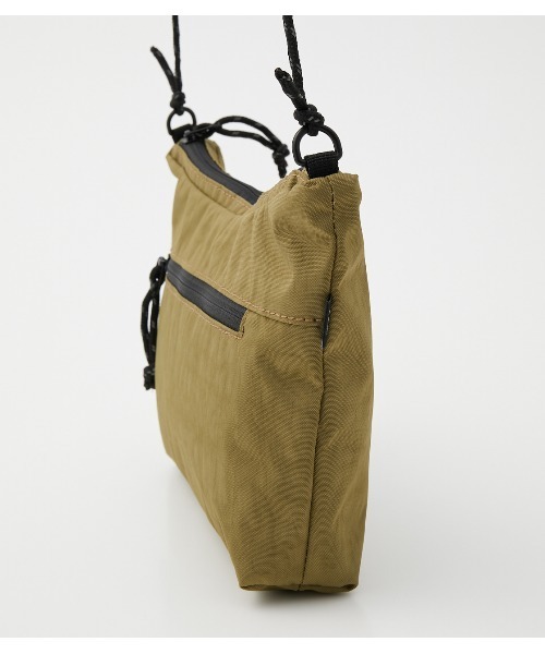 AZUL by moussy(アズールバイマウジー)の「NYLON SACOCHE/ナイロンサコッシュ(ショルダーバッグ・メンズ・ブラック/ベージュ・FREE)」の8枚目の写真