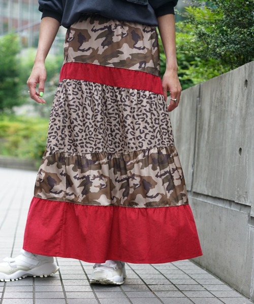 AVIREX（アヴィレックス）の「パターンチェンジスカート/ PATTERN CHANGE SKIRT（スカート・レディース・ブラック/ブラウン/レッド・FREE）」の4枚目の写真