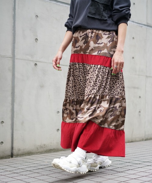 AVIREX（アヴィレックス）の「パターンチェンジスカート/ PATTERN CHANGE SKIRT（スカート・レディース・ブラック/ブラウン/レッド・FREE）」の5枚目の写真