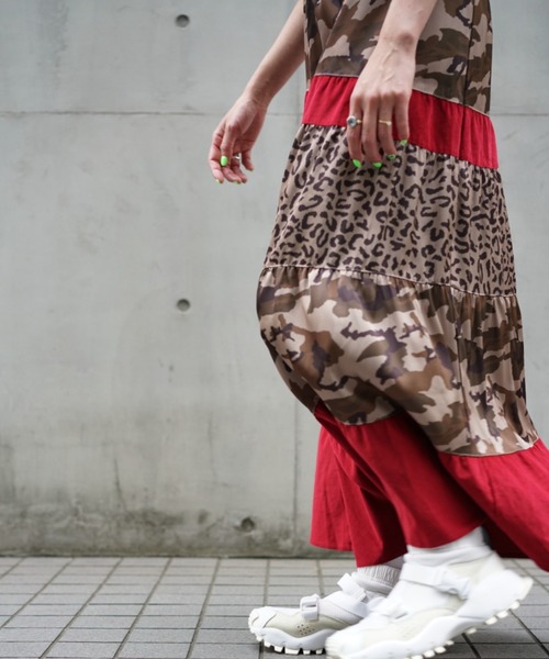 AVIREX（アヴィレックス）の「パターンチェンジスカート/ PATTERN CHANGE SKIRT（スカート・レディース・ブラック/ブラウン/レッド・FREE）」の6枚目の写真