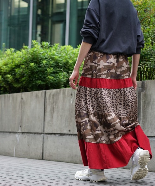 AVIREX（アヴィレックス）の「パターンチェンジスカート/ PATTERN CHANGE SKIRT（スカート・レディース・ブラック/ブラウン/レッド・FREE）」の7枚目の写真