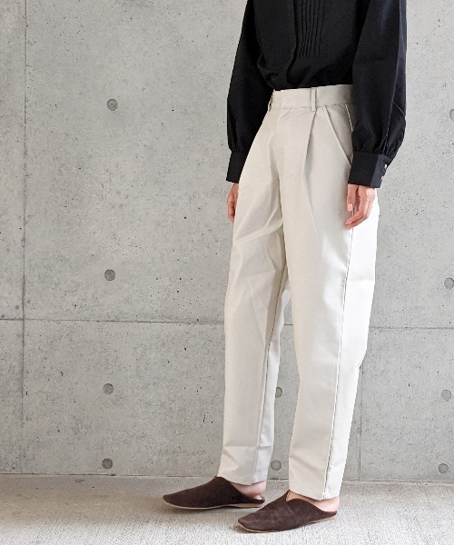 Per sist ence（パーシエンス）の「Per sist ence/パーシエンス　フェイクレザー バックギャザー タックパンツ（その他パンツ・レディース・ベージュ/ブラック/アイボリー・FREE）」の3枚目の写真