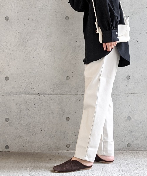 Per sist ence（パーシエンス）の「Per sist ence/パーシエンス　フェイクレザー バックギャザー タックパンツ（その他パンツ・レディース・ベージュ/ブラック/アイボリー・FREE）」の12枚目の写真