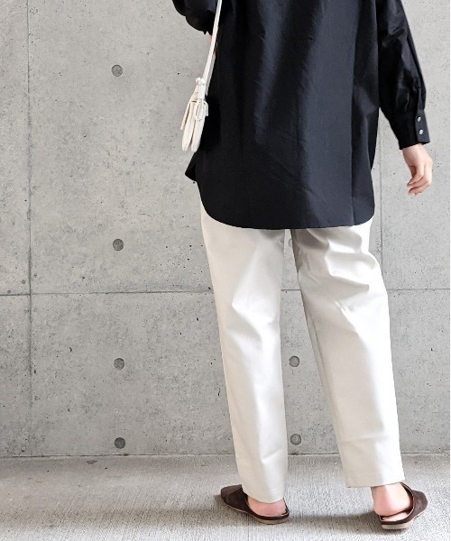 Per sist ence（パーシエンス）の「Per sist ence/パーシエンス　フェイクレザー バックギャザー タックパンツ（その他パンツ・レディース・ベージュ/ブラック/アイボリー・FREE）」の13枚目の写真