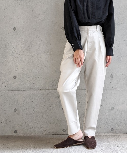 Per sist ence（パーシエンス）の「Per sist ence/パーシエンス　フェイクレザー バックギャザー タックパンツ（その他パンツ・レディース・ベージュ/ブラック/アイボリー・FREE）」の16枚目の写真