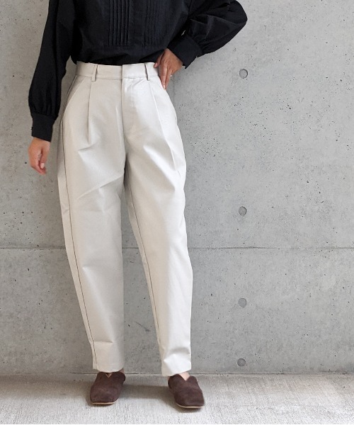 Per sist ence（パーシエンス）の「Per sist ence/パーシエンス　フェイクレザー バックギャザー タックパンツ（その他パンツ・レディース・ベージュ/ブラック/アイボリー・FREE）」の17枚目の写真