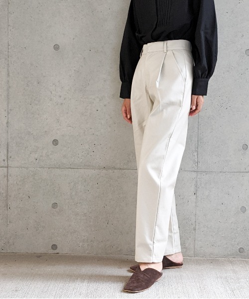 Per sist ence（パーシエンス）の「Per sist ence/パーシエンス　フェイクレザー バックギャザー タックパンツ（その他パンツ・レディース・ベージュ/ブラック/アイボリー・FREE）」の22枚目の写真