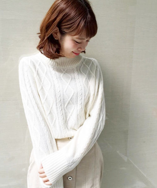Kastane(カスタネ)の「【Kastane】ハイネックケーブルプルオーバー(ニット/セーター・レディース・ピンク/ネイビー/オフホワイト/グレー・FREE)」の2枚目の写真