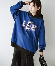Lee リバーシブルで印象がガラッと変わる メンズライクなロゴプリントスウェット