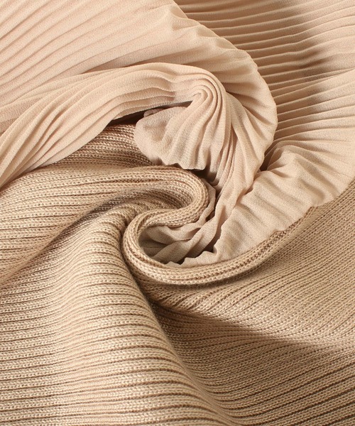 Primazel（プリマゼル）の「バルーンスリーブ袖コンシャスハイネックニットトップス（ニット/セーター・レディース・ホワイト/ベージュ/テラコッタ/ブラック・M）」の11枚目の写真