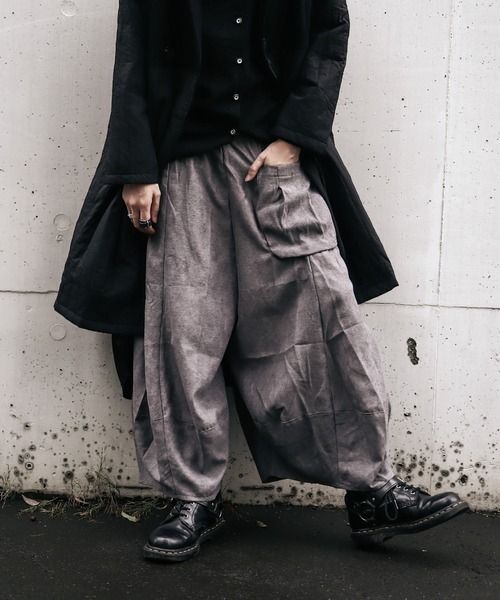 rovtski(ロフトスキー)の「フェイクスエードコクーンパンツ(その他パンツ・レディース・ホワイト/ブラック/グレー/カーキ・FREE)」の4枚目の写真