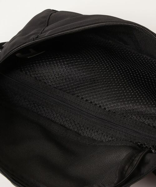 Mark Gonzales（マーク・ゴンザレス）の「【ユニセックスで着用可能】Mark Gonzales / マークゴンザレス 別注 コラボ ボディバッグ / ヒップバッグ（ボディバッグ/ウエストポーチ・メンズ・ブラック・FREE）」の8枚目の写真