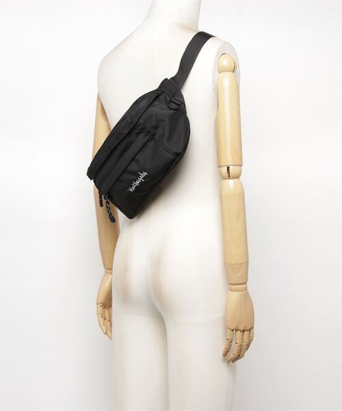 Mark Gonzales（マーク・ゴンザレス）の「【ユニセックスで着用可能】Mark Gonzales / マークゴンザレス 別注 コラボ ボディバッグ / ヒップバッグ（ボディバッグ/ウエストポーチ・メンズ・ブラック・FREE）」の12枚目の写真