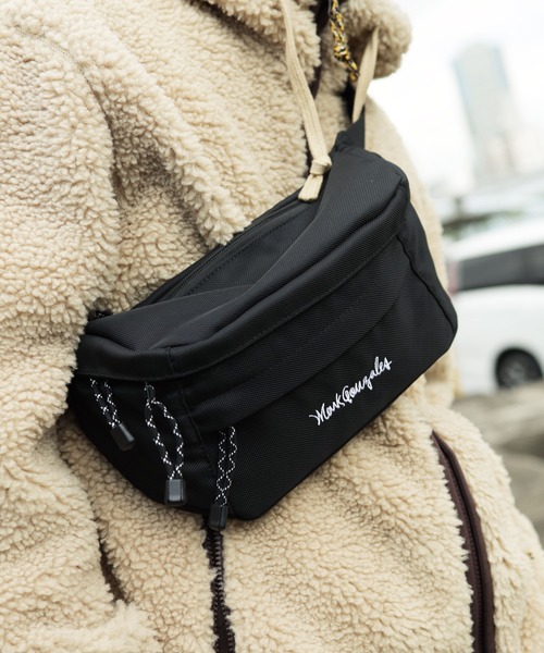 Mark Gonzales（マーク・ゴンザレス）の「【ユニセックスで着用可能】Mark Gonzales / マークゴンザレス 別注 コラボ ボディバッグ / ヒップバッグ（ボディバッグ/ウエストポーチ・メンズ・ブラック・FREE）」の13枚目の写真