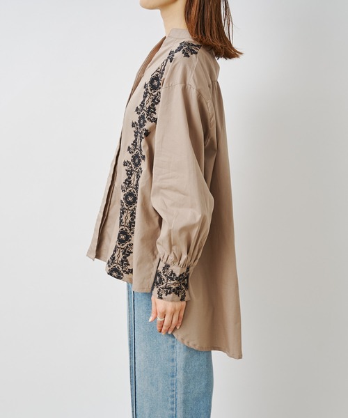 prose verse（プロズヴェール）の「フロント×カフス刺繍ブラウス（シャツ/ブラウス・レディース・ホワイト/ブラック/グレイッシュベージュ・MEDIUM）」の13枚目の写真