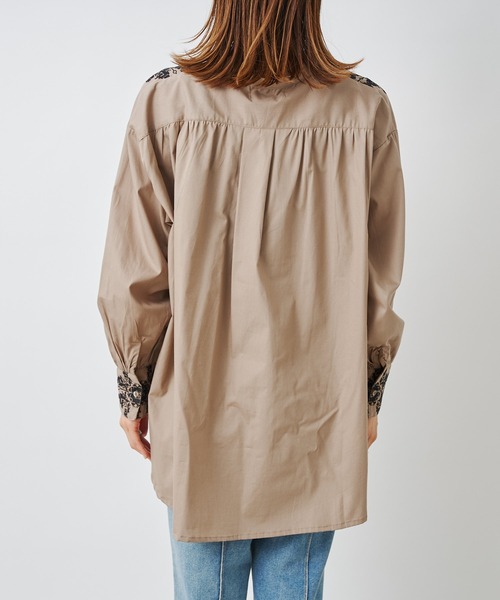 prose verse（プロズヴェール）の「フロント×カフス刺繍ブラウス（シャツ/ブラウス・レディース・ホワイト/ブラック/グレイッシュベージュ・MEDIUM）」の14枚目の写真