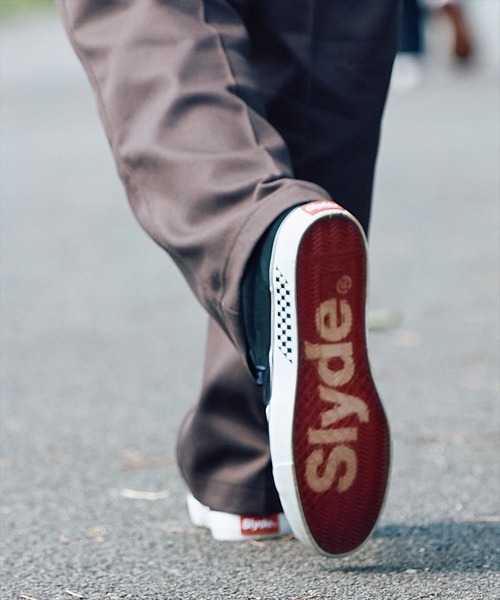 Slyde（スライド）の「【Slyde】SLYDE TECH SUEDE SLIPｰON（スニーカー・メンズ・ブラック×ブラック/ブラック×ホワイト・24.5/25.5/23.5/26.5/27.5/23/26/27/24/28/25）」の5枚目の写真