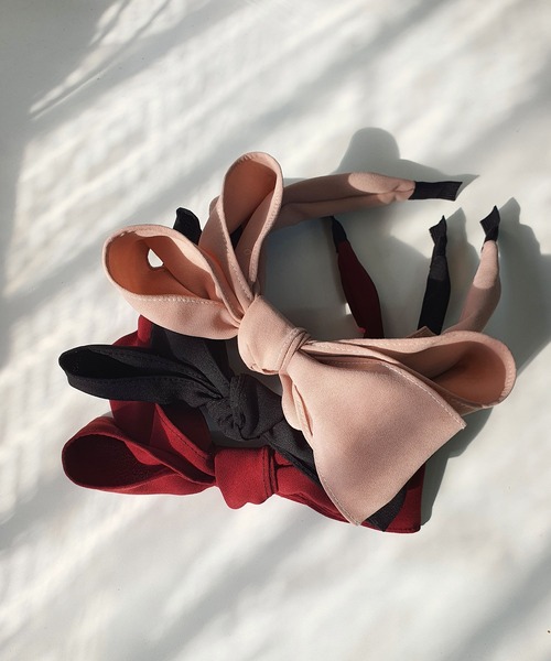 CEMONEMO（セモネモ）の「クラシカル ダブルリボン カチューシャ（カチューシャ・レディース・ブラック/ベージュ/ワイン・FREE）」の4枚目の写真