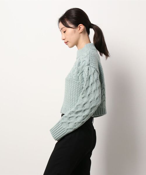 ADIRA(アディラ)の「ケーブルショートハイネックニット(ニット/セーター・レディース・アイボリー/ピンクベージュ/グリーン・MEDIUM)」の16枚目の写真