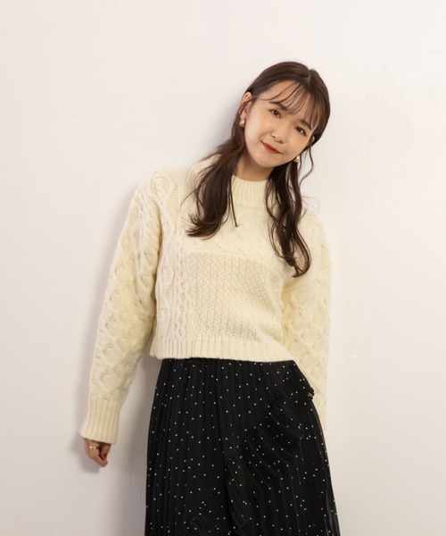 ADIRA(アディラ)の「ケーブルショートハイネックニット(ニット/セーター・レディース・アイボリー/ピンクベージュ/グリーン・MEDIUM)」の19枚目の写真