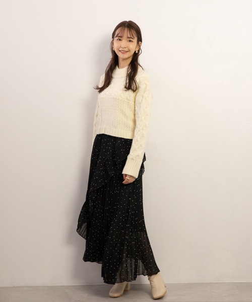 ADIRA(アディラ)の「ケーブルショートハイネックニット(ニット/セーター・レディース・アイボリー/ピンクベージュ/グリーン・MEDIUM)」の4枚目の写真