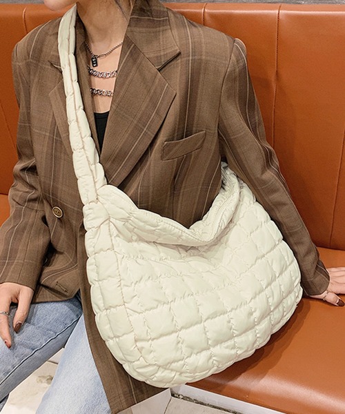 DAY CLOSET(デイ クローゼット)の「レディース A4収納撥水加工キルティングショルダーバッグ(ショルダーバッグ・レディース・アイボリー/ブラック/グリーン/ブラウン/ベージュ・ONE SIZE)」の2枚目の写真
