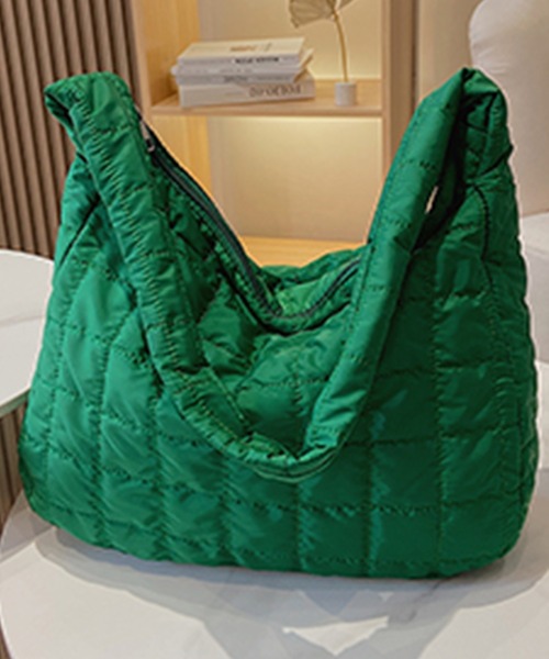 DAY CLOSET(デイ クローゼット)の「レディース A4収納撥水加工キルティングショルダーバッグ(ショルダーバッグ・レディース・アイボリー/ブラック/グリーン/ブラウン/ベージュ・ONE SIZE)」の7枚目の写真
