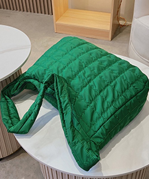 DAY CLOSET(デイ クローゼット)の「レディース A4収納撥水加工キルティングショルダーバッグ(ショルダーバッグ・レディース・アイボリー/ブラック/グリーン/ブラウン/ベージュ・ONE SIZE)」の6枚目の写真