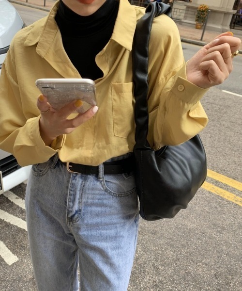 yuue' ( wear )(ユーイ)の「シンプルレザーショルダーバッグ(ショルダーバッグ・レディース・ブラック/オフホワイト/ライトイエロー・FREE)」の4枚目の写真