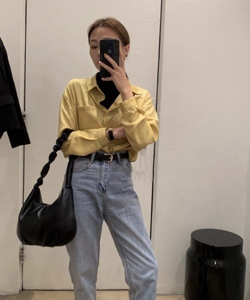 yuue' ( wear )(ユーイ)の「シンプルレザーショルダーバッグ(ショルダーバッグ・レディース・ブラック/オフホワイト/ライトイエロー・FREE)」の5枚目の写真