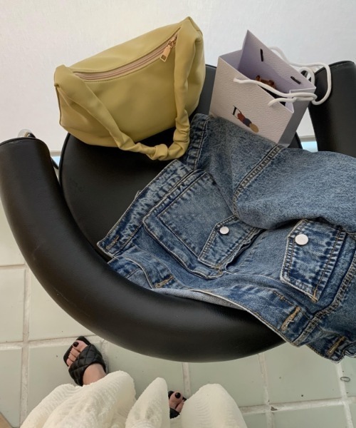 yuue' ( wear )(ユーイ)の「シンプルレザーショルダーバッグ(ショルダーバッグ・レディース・ブラック/オフホワイト/ライトイエロー・FREE)」の12枚目の写真